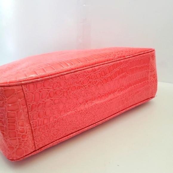 Women Large Pink Croccodile Print Tote - Picture 7 of 11